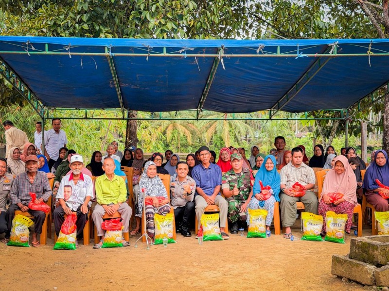 Perkuat Sinergi Cegah Karhutla, Polres Rokan Hulu Edukasi Warga dan Salurkan Bantuan Sembako di Rokan IV Koto