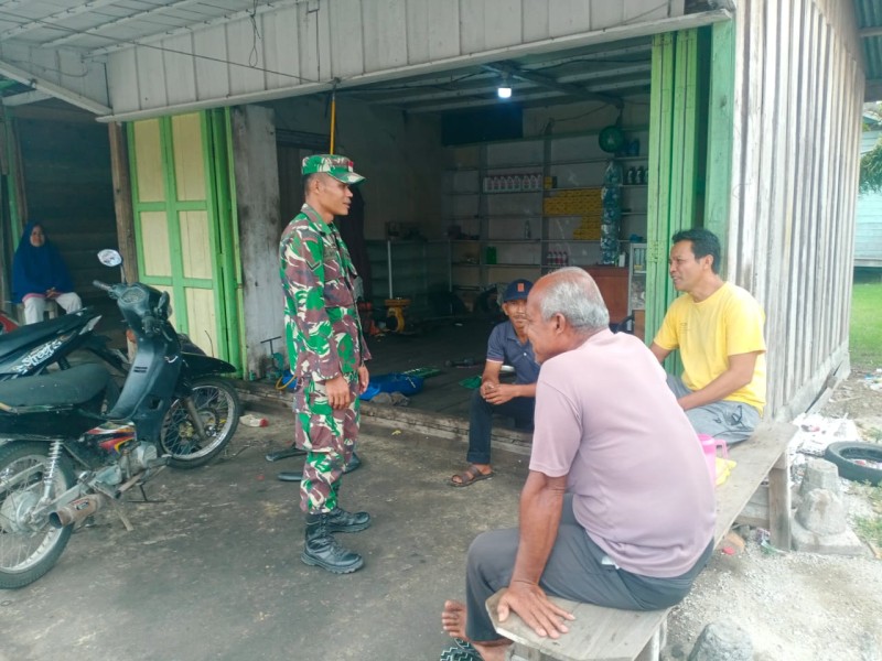 Melalui Komsos, Babinsa Merbau Teguhkan Nilai Pancasila di Tengah Masyarakat