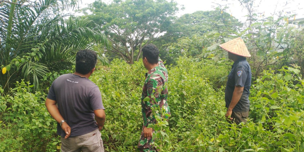 Dengan Penuh Semangat, Serma Novrianto Laksanakan Patroli Bersama Masyarakat