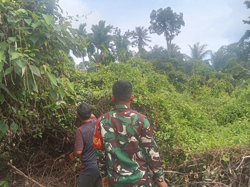 Patroli Karhutla Jadi Upaya Babinsa Bangkitkan Kesadaran Masyarakat Tasik Putri Puyu