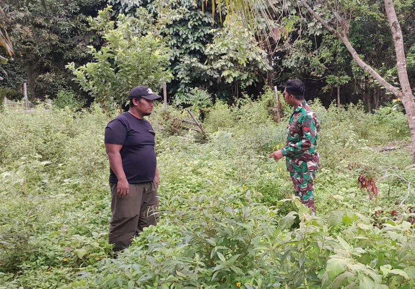 Cegah Karhutla, Babinsa Lakukan Patroli dan Sosialisasi di Tasik Putri Puyu