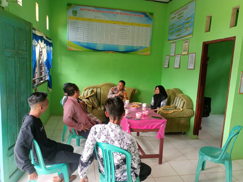 Bhabinkamtibmas Polsek Kabun Temu Jum'at Curhat Dengan Masyarakat Desa Batu Langkah Besar