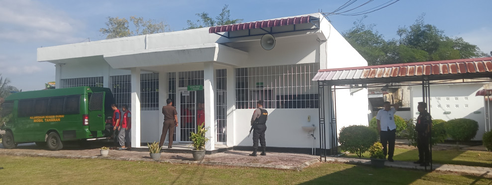Sidang Pidana Offline, Kasi Pidum Kejari Dumai Pantau Para Terdakwa Di Ruang Tahanan Pengadilan