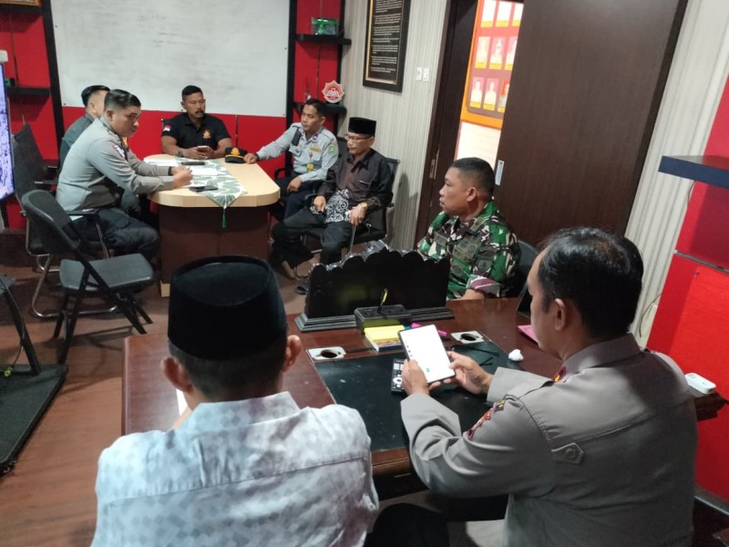 Jelang Malam Takbiran, Kapolsek Tualang Pimpin Rapat Koordinasi Pengamanan