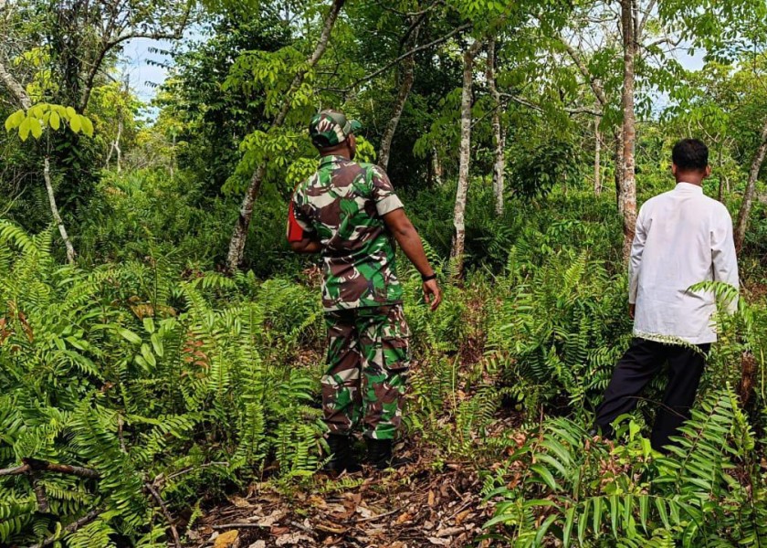Edukasi Warga dan Cek Sumber Air, Babinsa Perkuat Antisipasi Karhutla di Kepulauan Meranti