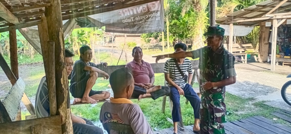 Babinsa Koramil 06 Merbau Komsos Bersama Masyarakat Kampung Pancasila