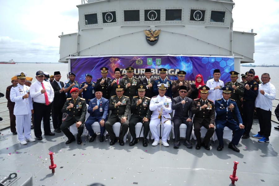 Kilang Pertamina Dumai Peringati Hari Pahlawan, Laksanakan Upacara Hingga Ikut Tabur Bunga di Laut