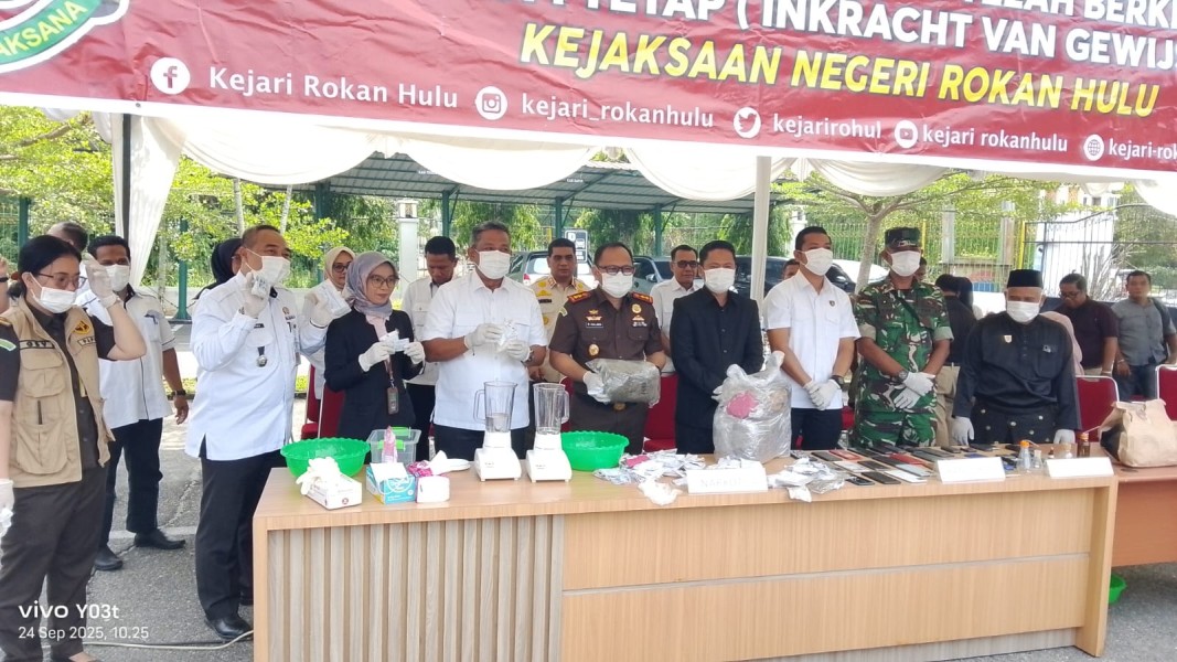 Kejari Rohul Musnahkan Barang Bukti Hasil Kejahatan Tipidum Disaksikan Forkopimda