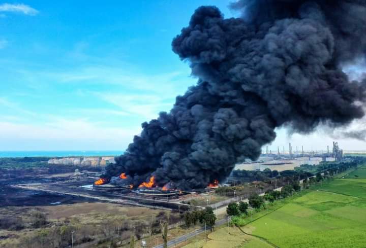 Melihat Kebakaran Kilang Minyak Pertamina Balongan