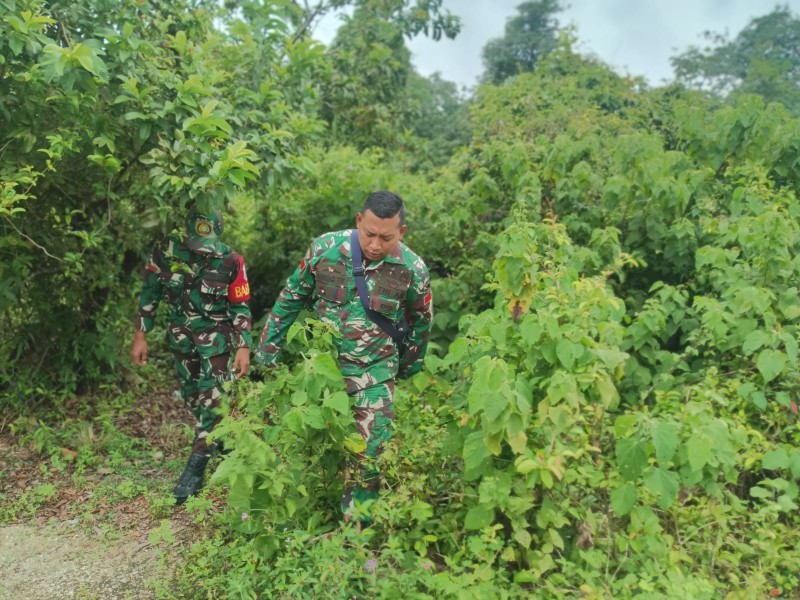 Patroli Karhutla di Bagan Melibur, Babinsa Serukan Warga Waspada Api