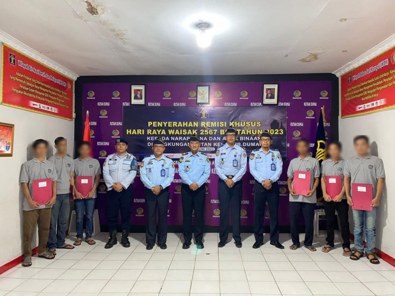 Enam Warga Binaan Rutan Dumai Terima Remisi Hari Raya Waisak