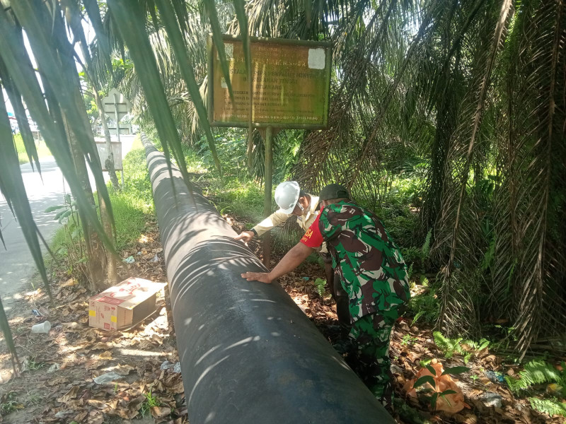Babinsa Koramil-01 Dumai Sosialisasikan Bahaya Pipa Bertekanan Tinggi kepada Masyarakat