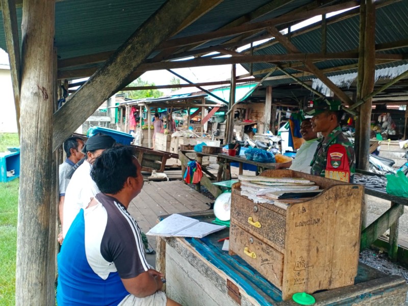 Melalui Komsos, Babinsa Perkuat Silaturahmi dengan Warga Kampung Pancasila