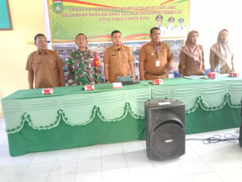 Menjaga Keamanan Wilayah, Sertu Jainal Jalin Komunikasi Sosial