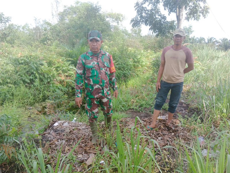 Tegas Cegah Karhutla, Babinsa Sertu Mahyudin Sosialisasi Larangan Bakar Lahan