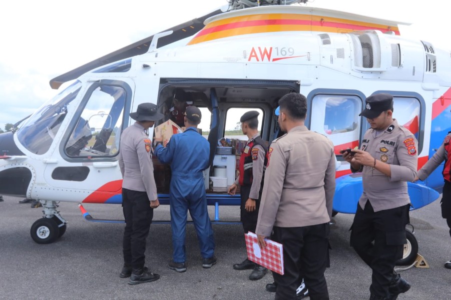 Helikopter Polda Sumut Kembali Distribusikan Bantuan Logistik, Prioritas Mendarat di Sibolga dan Tapteng