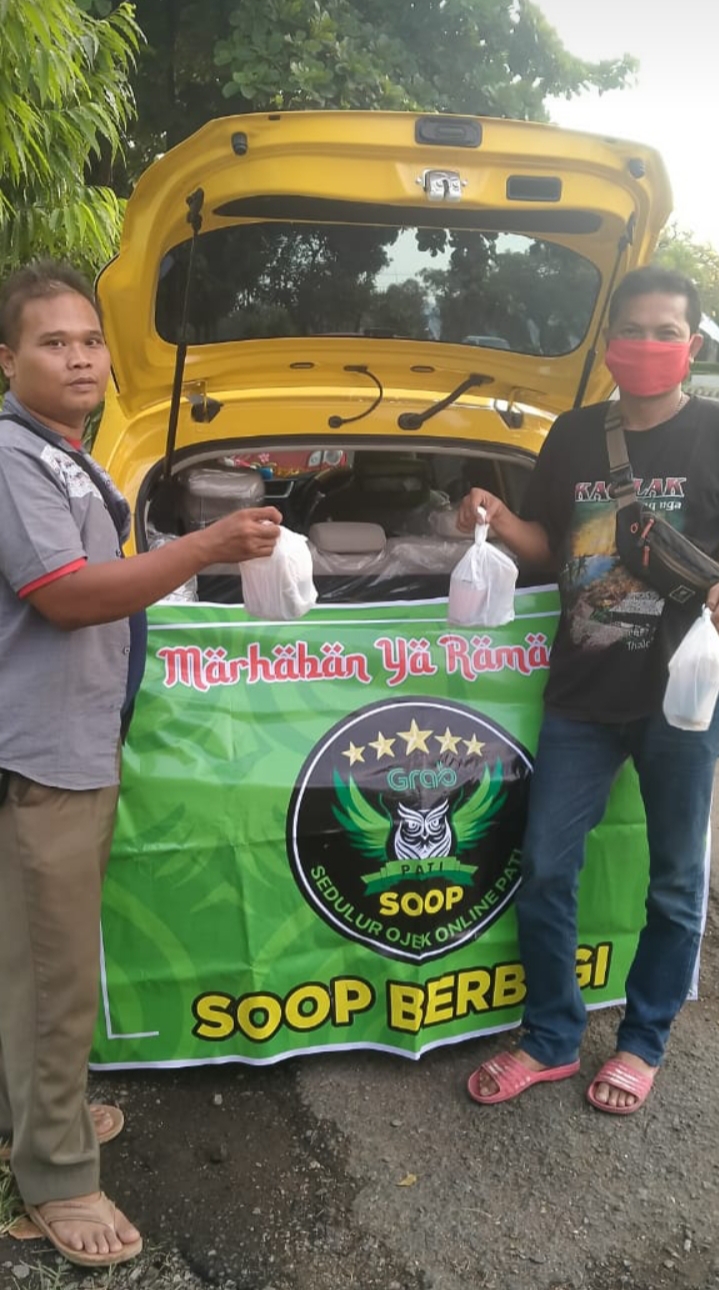 Mengisi Kegiatan di Bulan Suci Ramadhan, Sedulur Ojek Online Pati Berbagi Takjil Gratis 