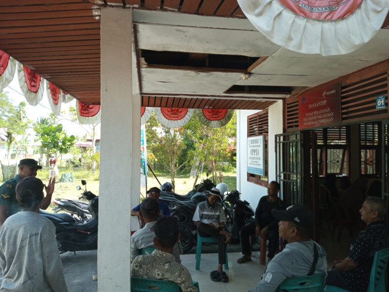 Jalin Kedekatan dengan Warga, Babinsa Koramil 06/Merbau Aktif Laksanakan Komsos