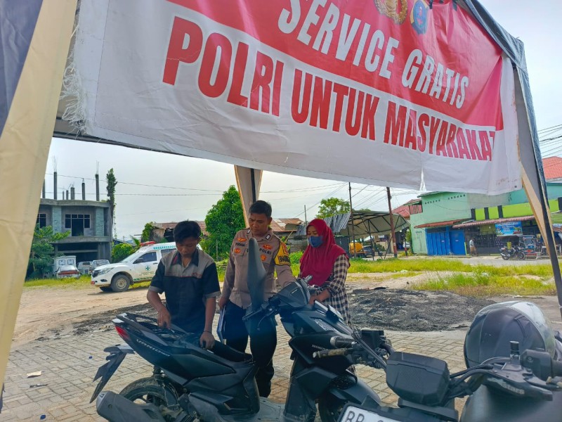 Pulihkan Aktivitas Warga Pascabencana, Kapolres Tapanuli Tengah Gelar Servis Motor Gratis
