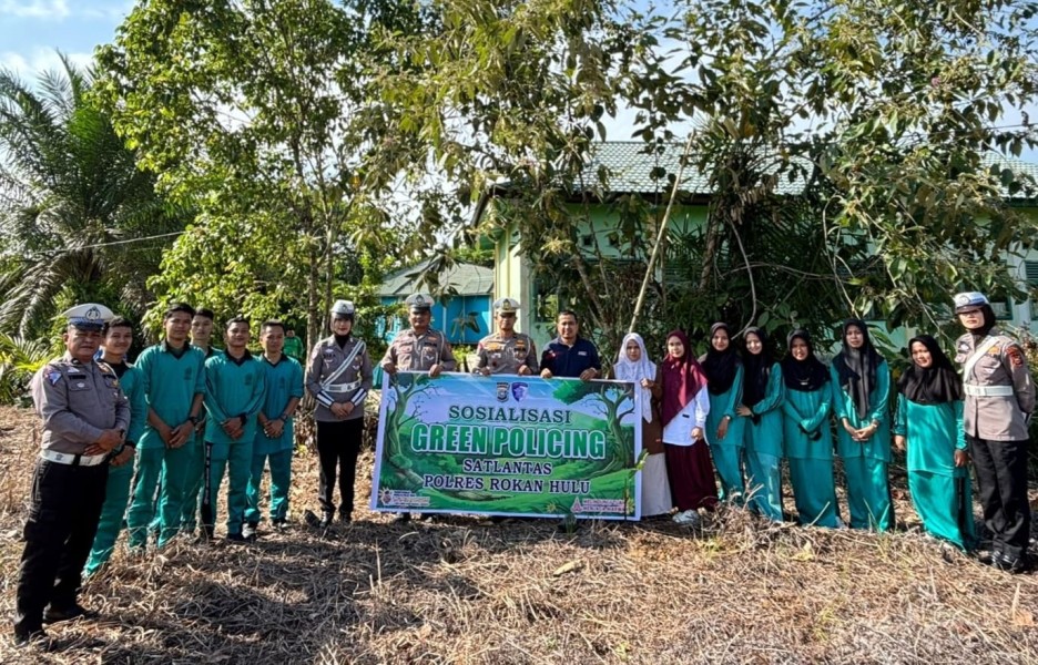 Sat Lantas Polres Rohul Gaungkan Green Policing , Ajak Pelajar MAN 1 Rambah Peduli Lingkungan dan Tertib Berlalu Lintas