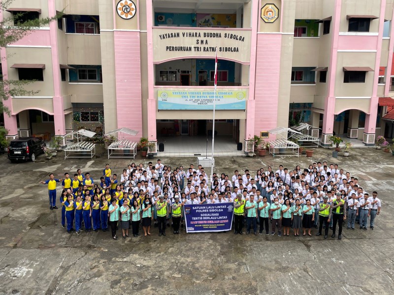 Edukasi Keselamatan, Sat Lantas Polres Sibolga Sambangi SMA Tri Ratna Lewat Program Police Goes To School