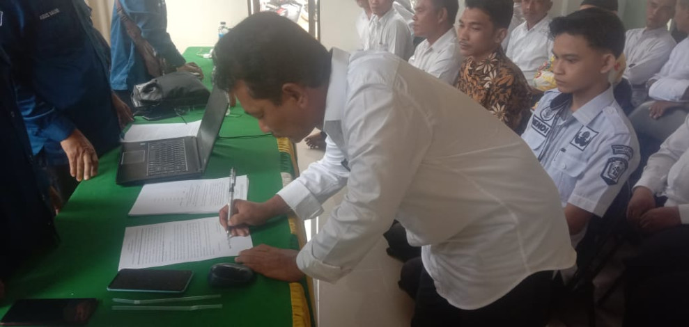 Sebanyak 168 0rang KPPS Desa Sungai Raja Dilantik dan Angkat Sumpah.