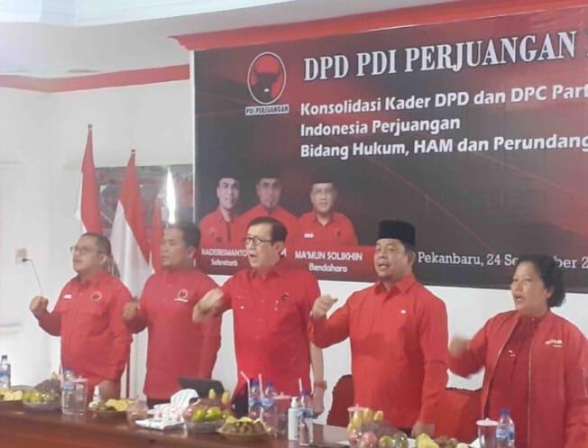 Yosanna Laoly Sambangi Kantor DPD PDI Perjuangan Riau