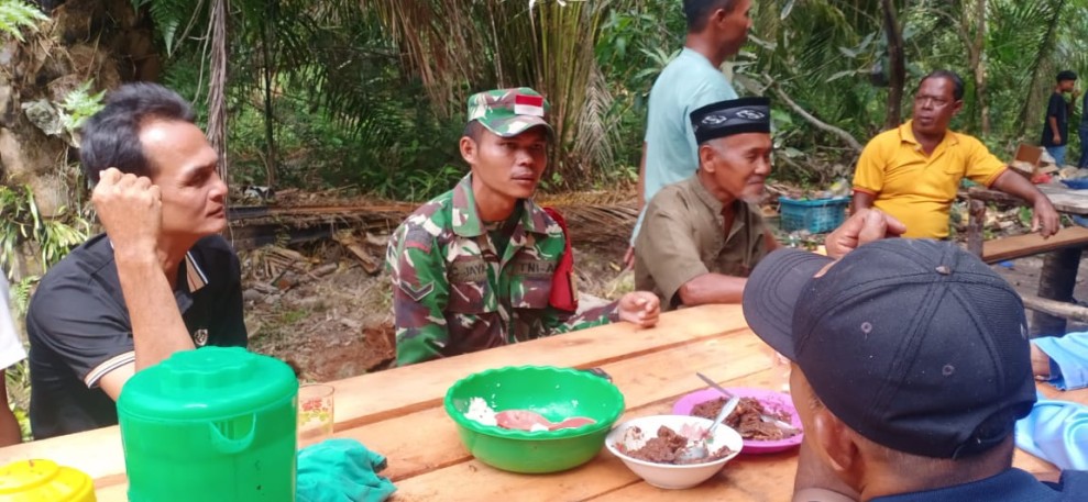 Komsos Babinsa Koramil 06/Merbau Tekankan Pengamalan Nilai Pancasila di Kehidupan Nyata